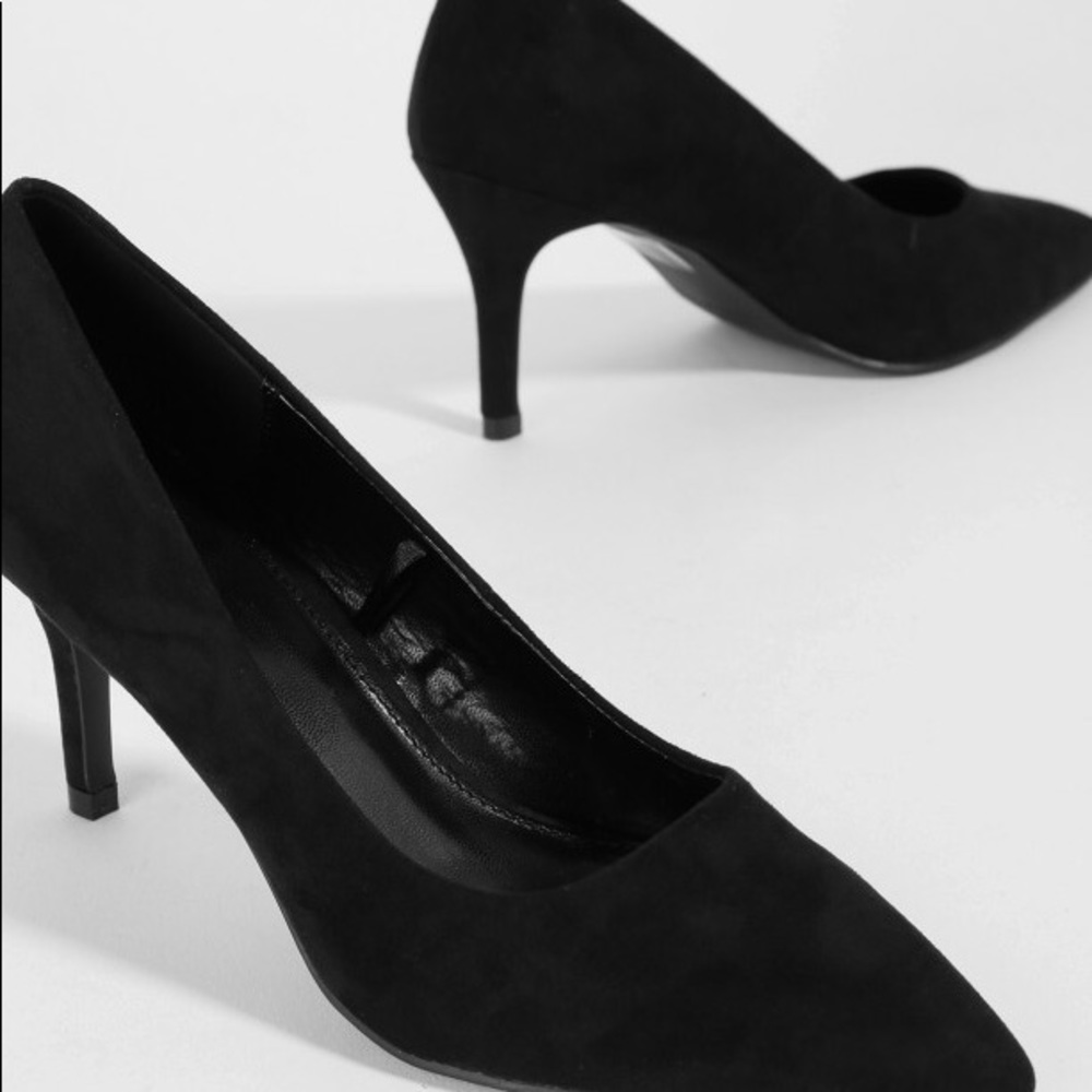 Black Pumps